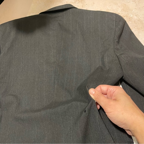 AUTHENTIC BURBERRY BLAZER. PERFECT THRIFTING PIECE. - Picture 3 of 5